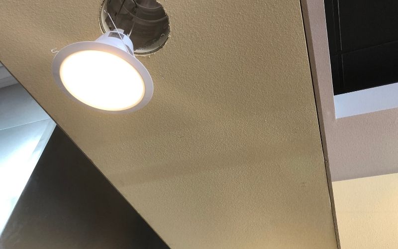 recessed light bulbs buring out